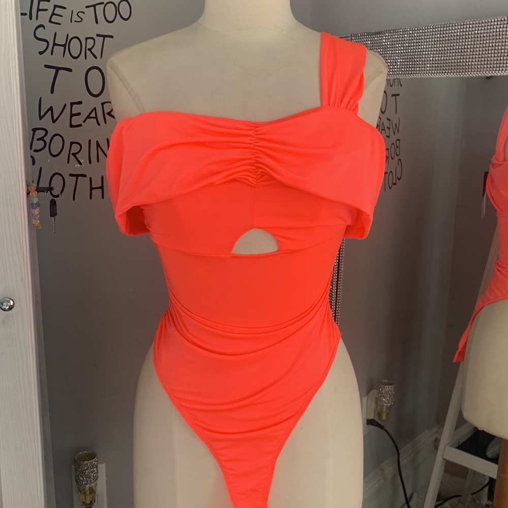 FashionNova// sexy bodysuit size small - Picture 3 of 10